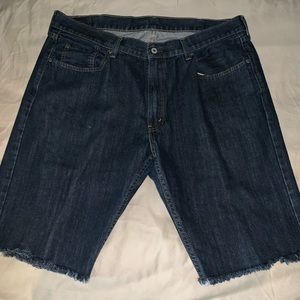 Levi’s Men’s 559 cutoff shorts, W40L38